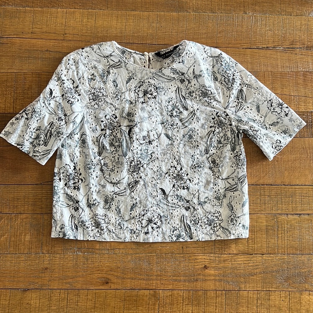 Zara Cropped blouse with floral print. Size Small